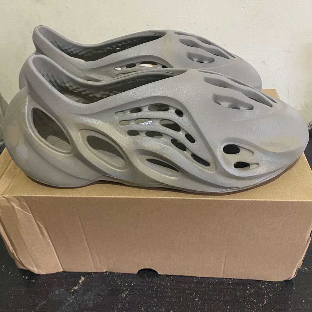 YEEZY FOAM RUNNERS